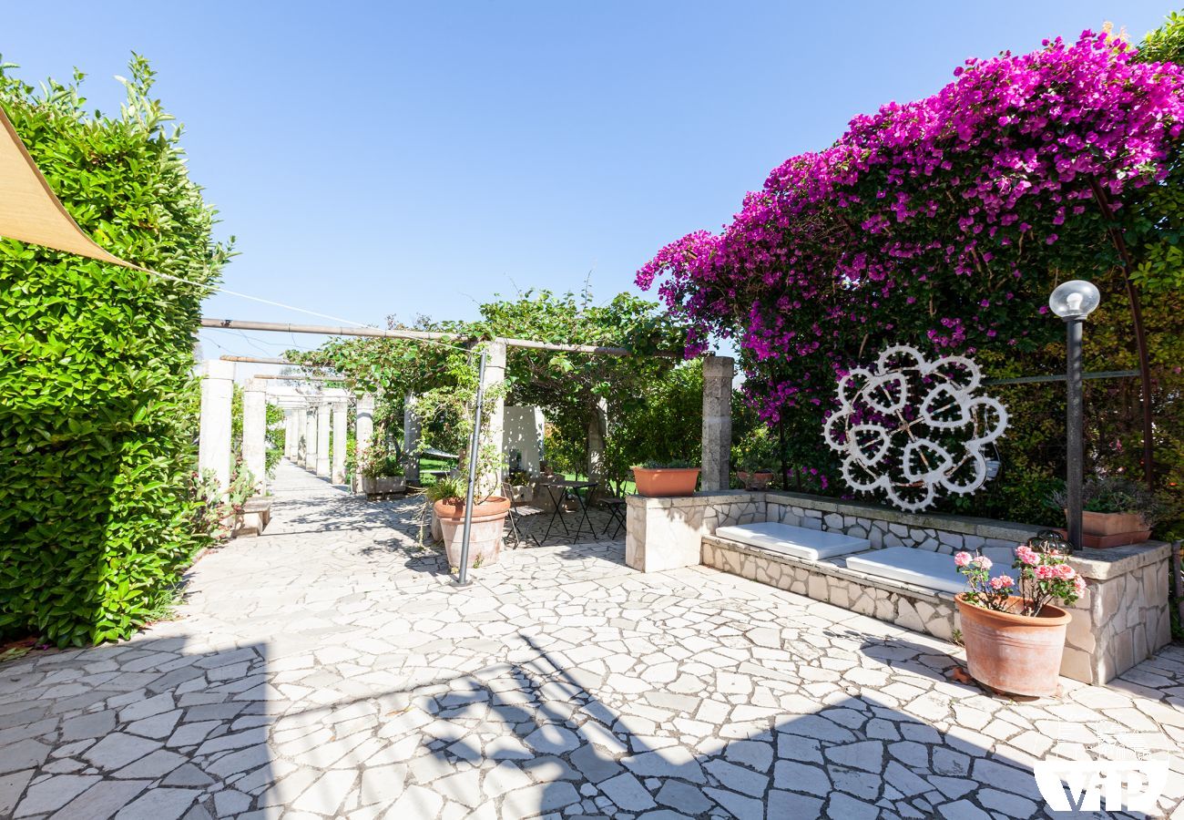 Villa à San Foca - Villa avec piscine dans la campagne, près de la mer San Foca m180