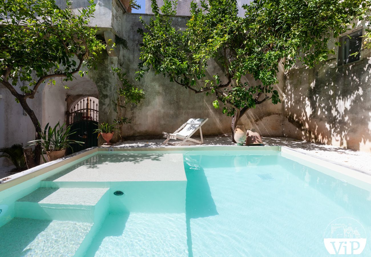 Villa à Corigliano d´Otranto - Palazzo historique avec piscine dans la vieille ville m600
