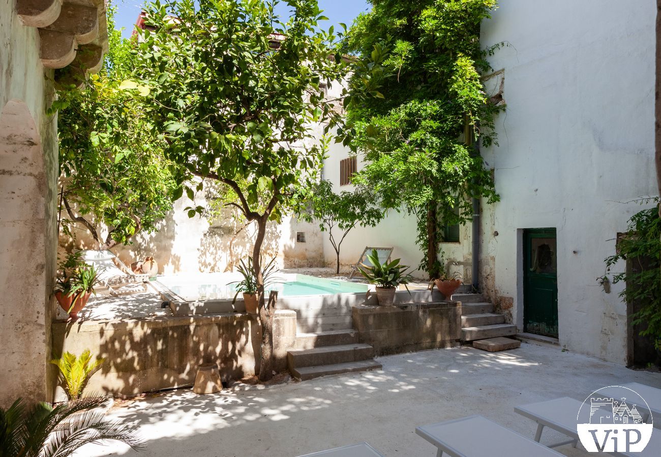 Villa à Corigliano d´Otranto - Palazzo historique avec piscine dans la vieille ville m600