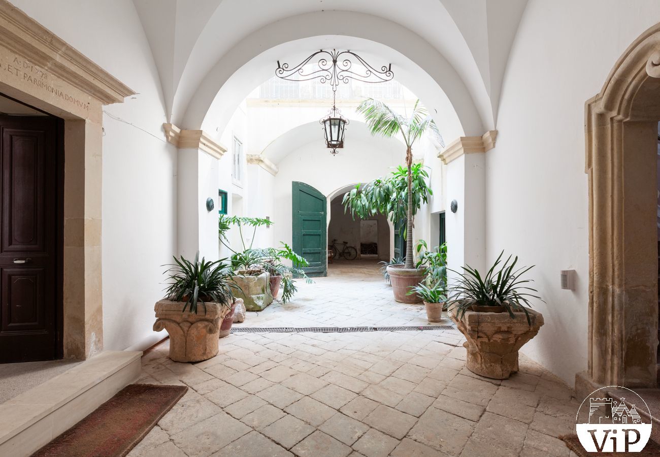 Villa à Corigliano d´Otranto - Palazzo historique avec piscine dans la vieille ville m600