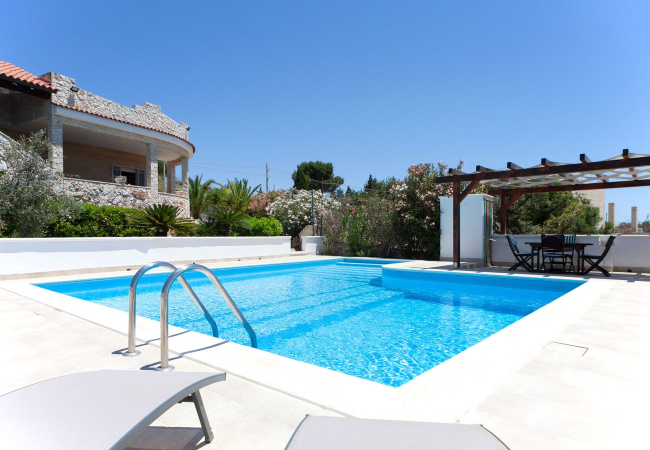 villa à Torre Pali - Villa piscine vue sur la mer Torre Pali v600