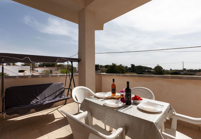 Appartement à San Pietro in Bevagna - Appartement avec vue sur la mer près d'une plage de sable sur la mer Ionienne v273