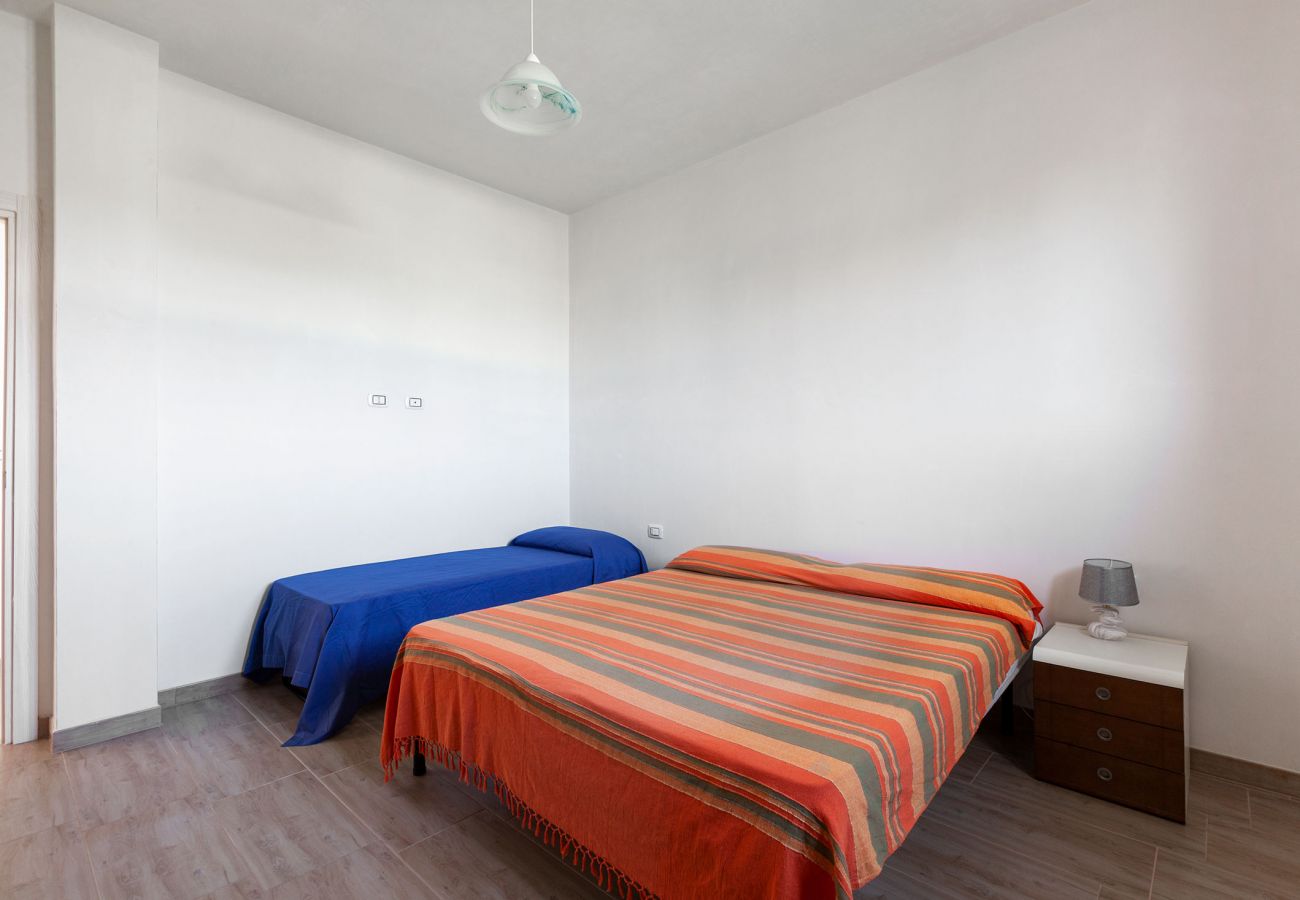 Appartement à San Pietro in Bevagna - Appartement avec vue sur la mer près d'une plage de sable sur la mer Ionienne v273