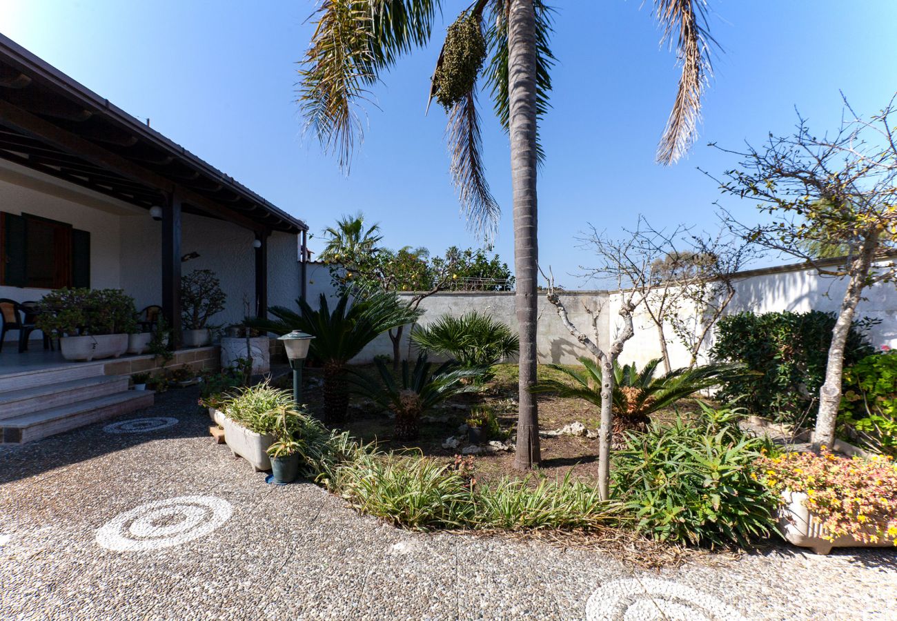 Maison à Torre dell´Orso - Villetta avec jardin et 2 salles de bain v198