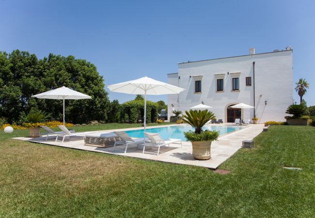 villa à Galatina - Villa du XIXe siècle avec grande piscine et jardin v800