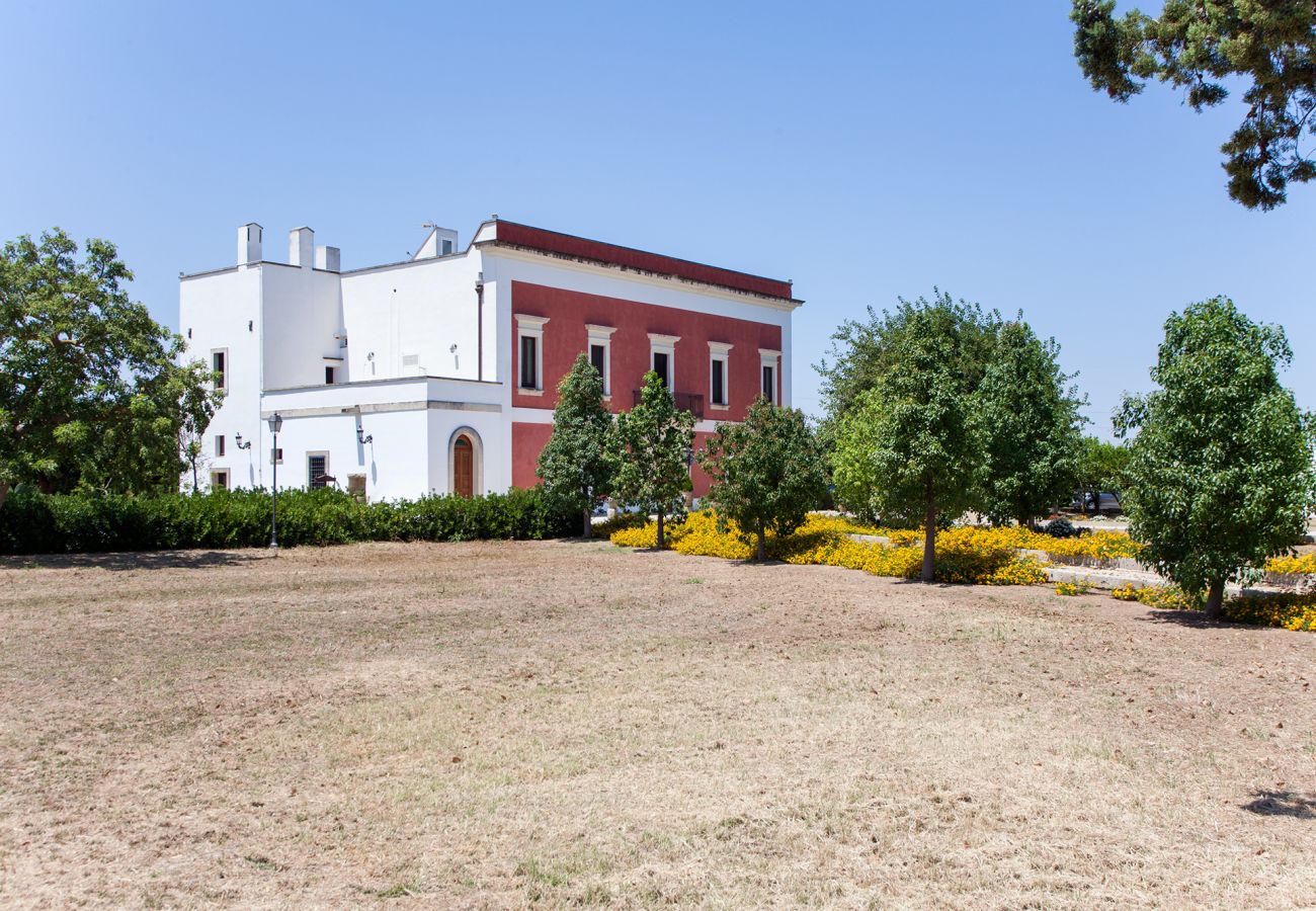 villa à Galatina - Villa du XIXe siècle avec grande piscine et jardin v800
