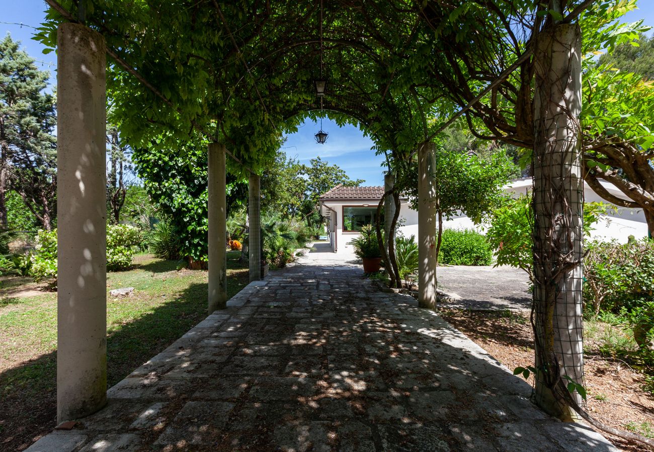 villa à Oria - Villa grandissima piscina e verde giardino v215