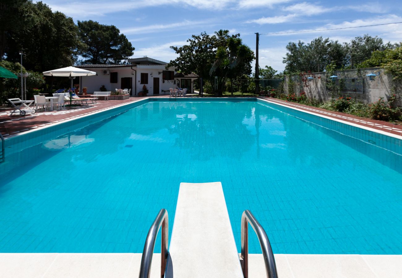 villa à Oria - Vente villa à Oria avec piscine, 4 chambres et 3 salles de bain v215