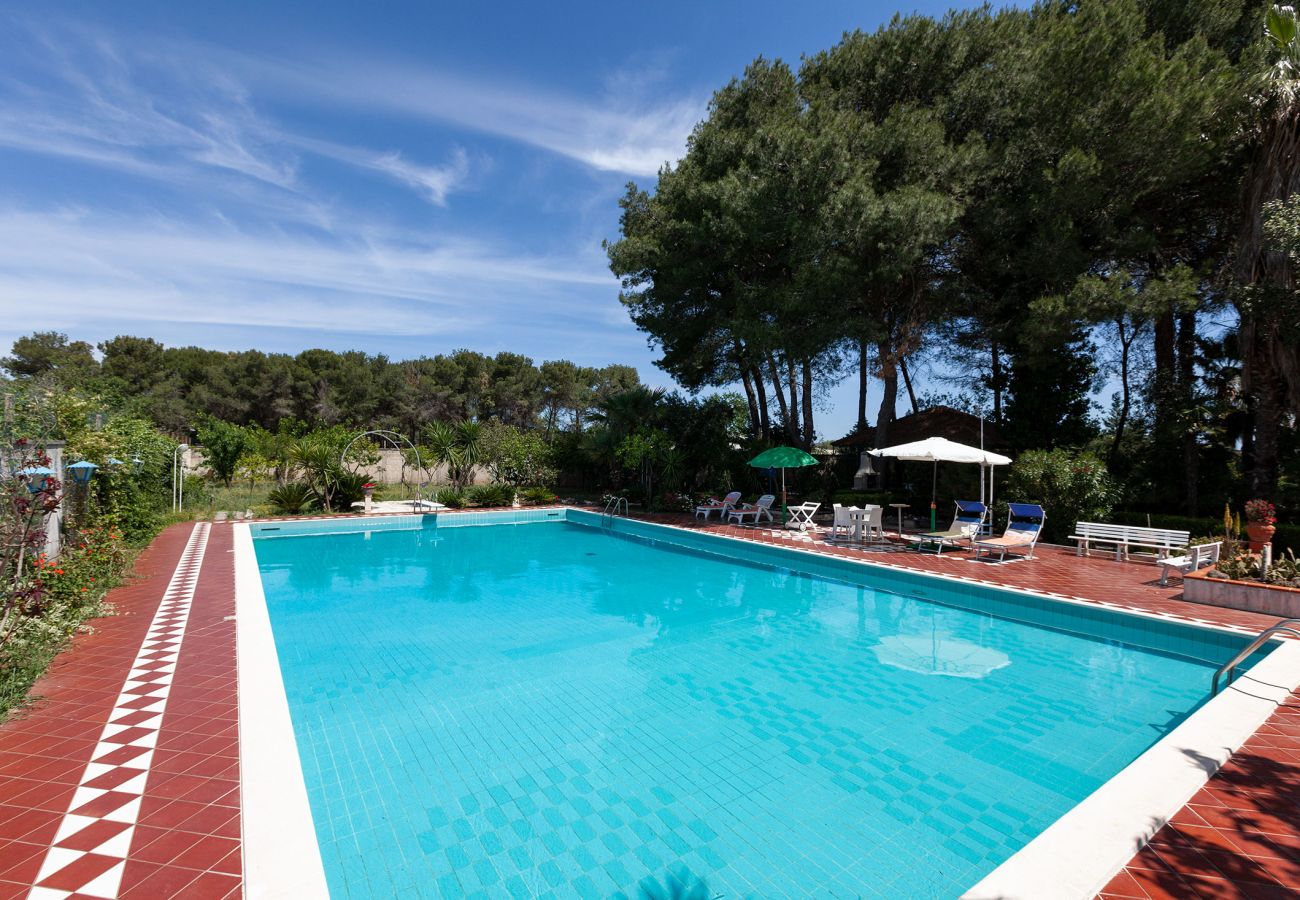 villa à Oria - Vente villa à Oria avec piscine, 4 chambres et 3 salles de bain v215