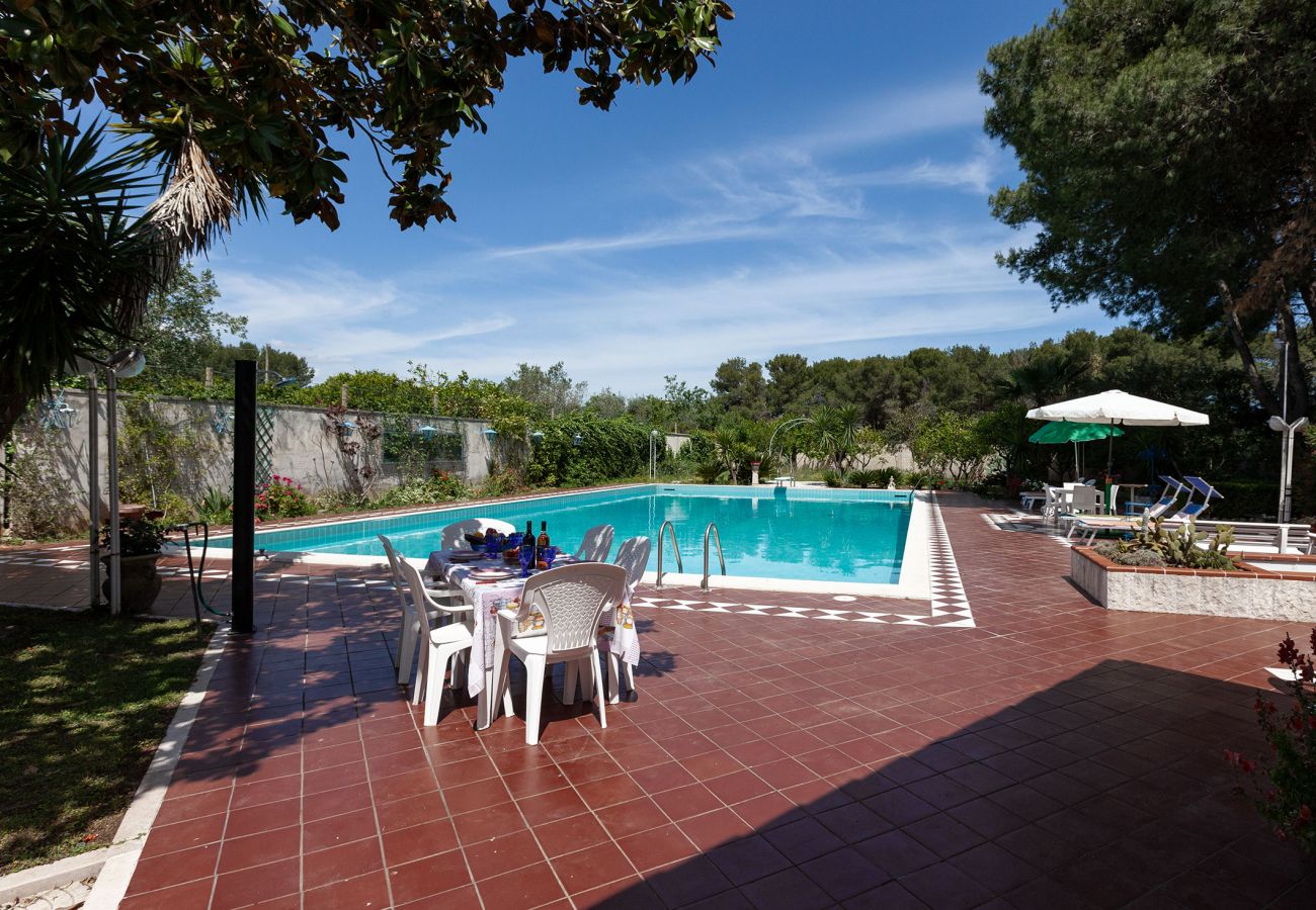 villa à Oria - Vente villa à Oria avec piscine, 4 chambres et 3 salles de bain v215