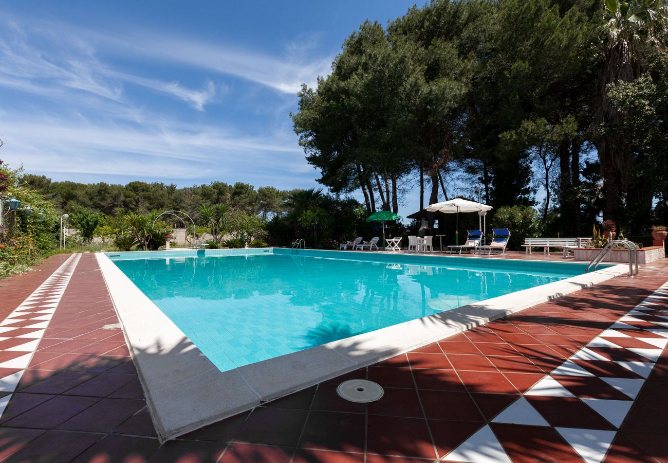 villa à Oria - Vente villa à Oria avec piscine, 4 chambres et 3 salles de bain v215