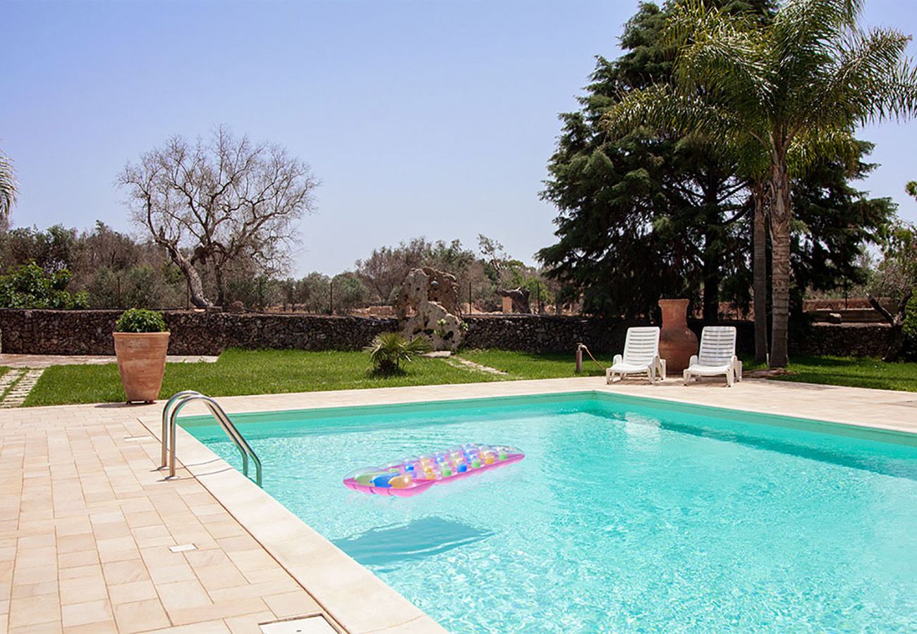 villa à Tuglie - Villa avec piscine privée et manège près de Gallipoli v140