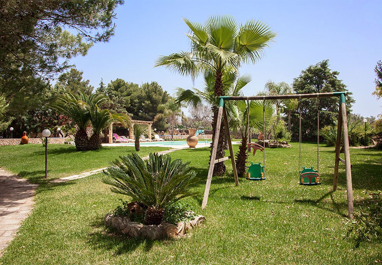 villa à Tuglie - Villa avec piscine privée et manège près de Gallipoli v140