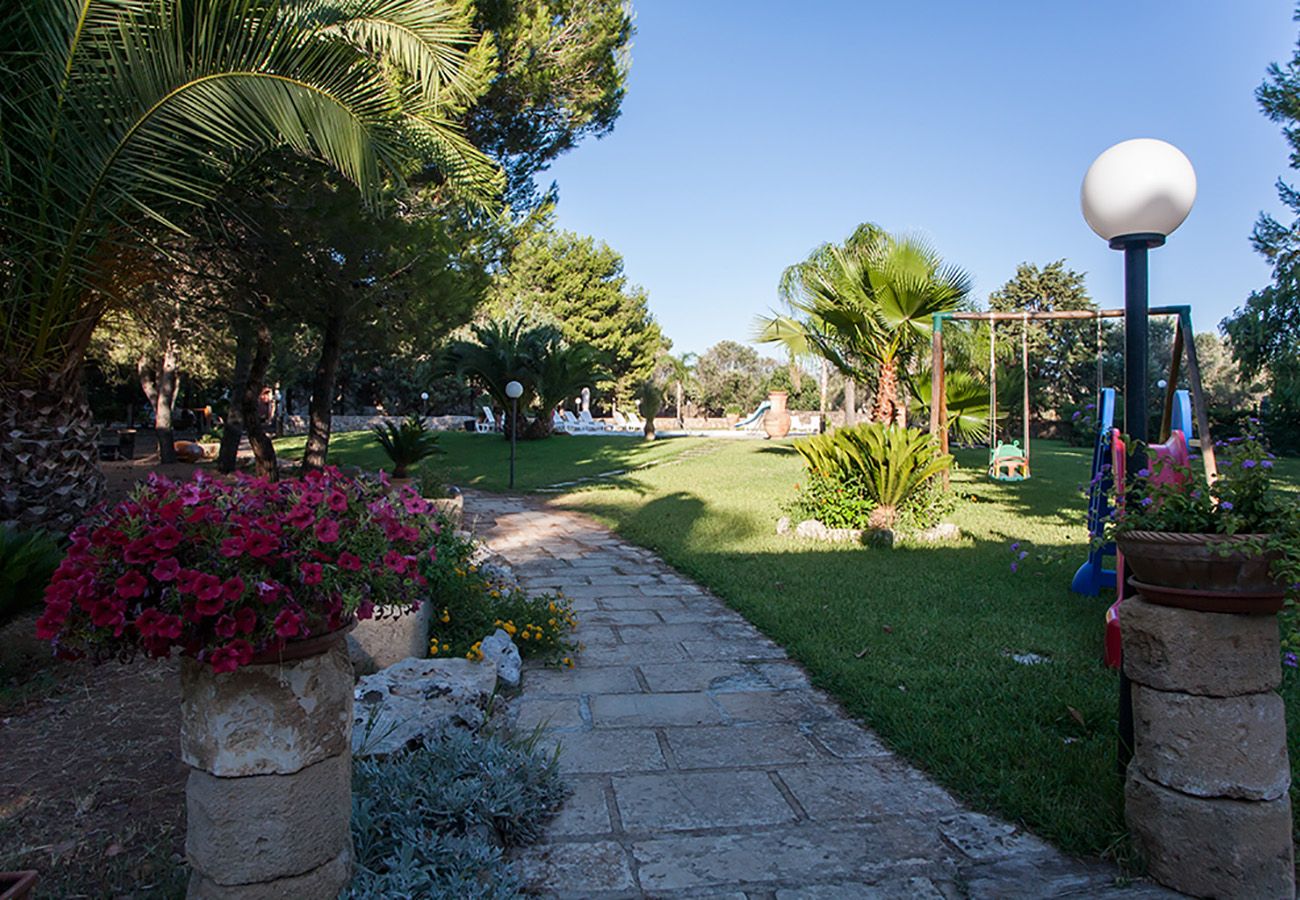 villa à Tuglie - Villa avec piscine privée et manège près de Gallipoli v140