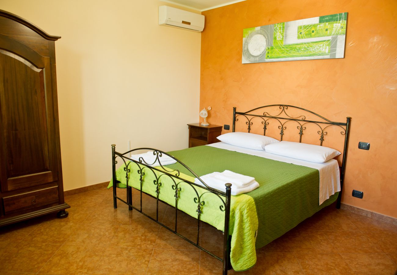 villa à Sogliano Cavour - Villa à vendre avec piscine et grand jardin et système photovoltaïque v799