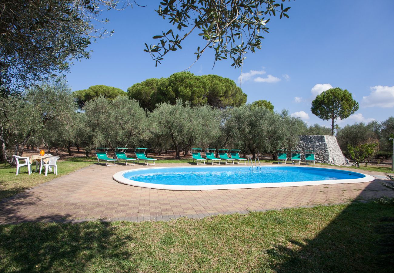 villa à Corigliano d´Otranto - Tenuta storica con villa e villette, piscina v340