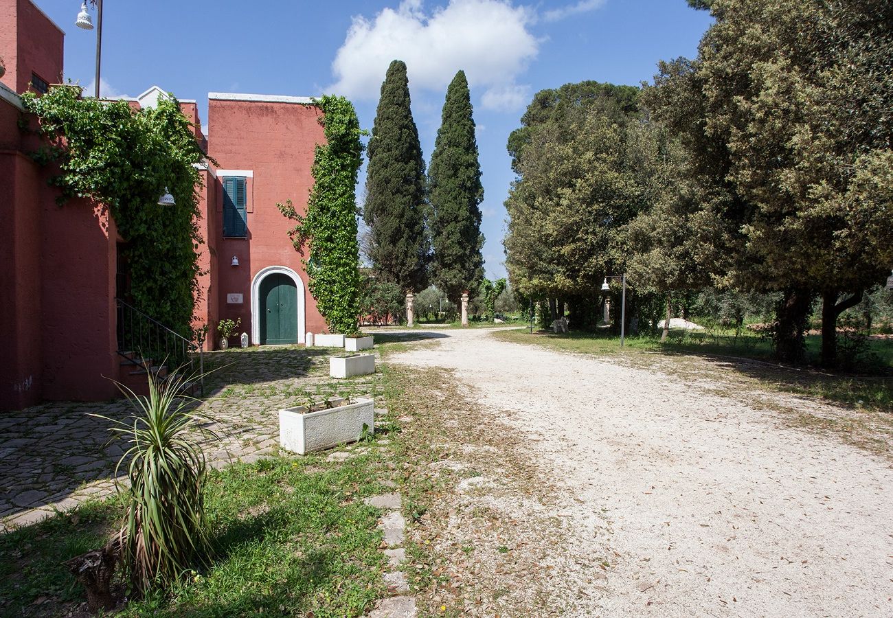 Ferme à Francavilla Fontana - Agritourisme chambres d'hôtes piscines vignoble oliveraie v500