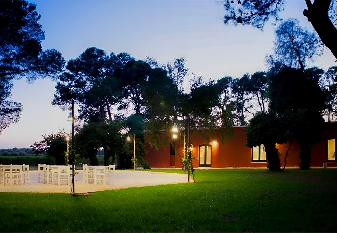 Ferme à Francavilla Fontana - Agritourisme chambres d'hôtes piscines vignoble oliveraie v500