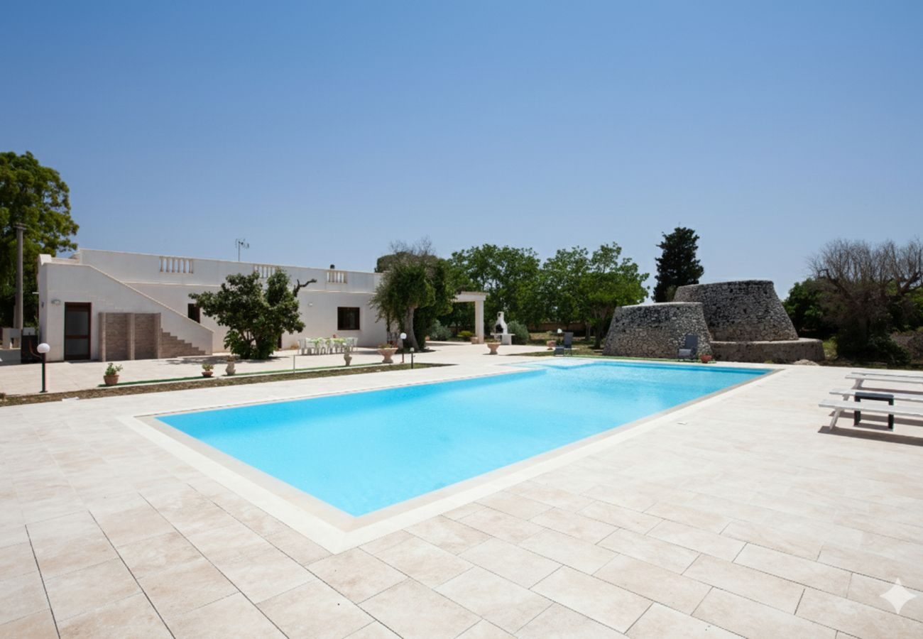 villa à Carpignano Salentino - Villa piscine jardin trulli puits photovoltaïque v900