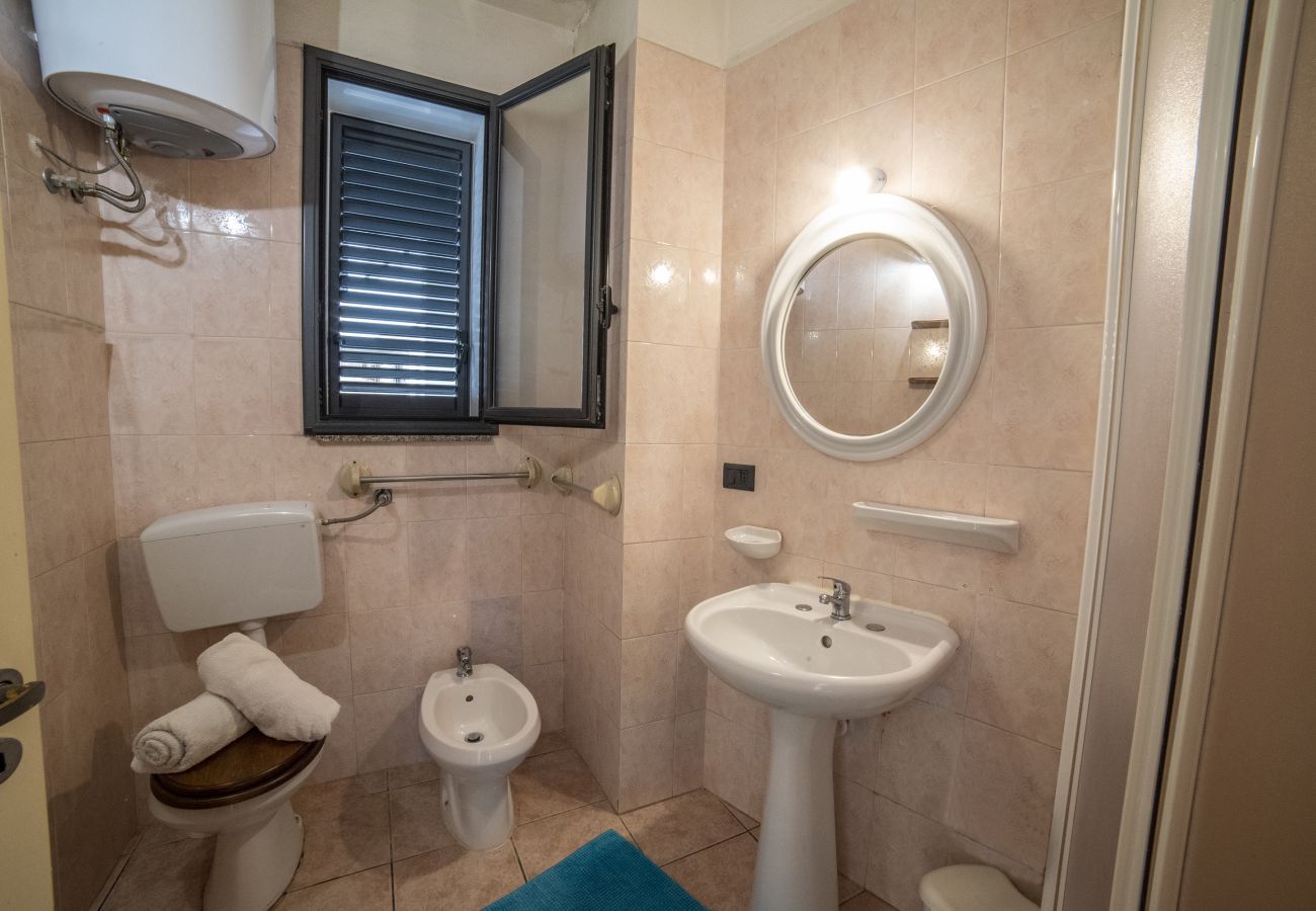 Appartement à Otranto - Maison à vendre à Otrante avec 2 salles de bains et garage v342