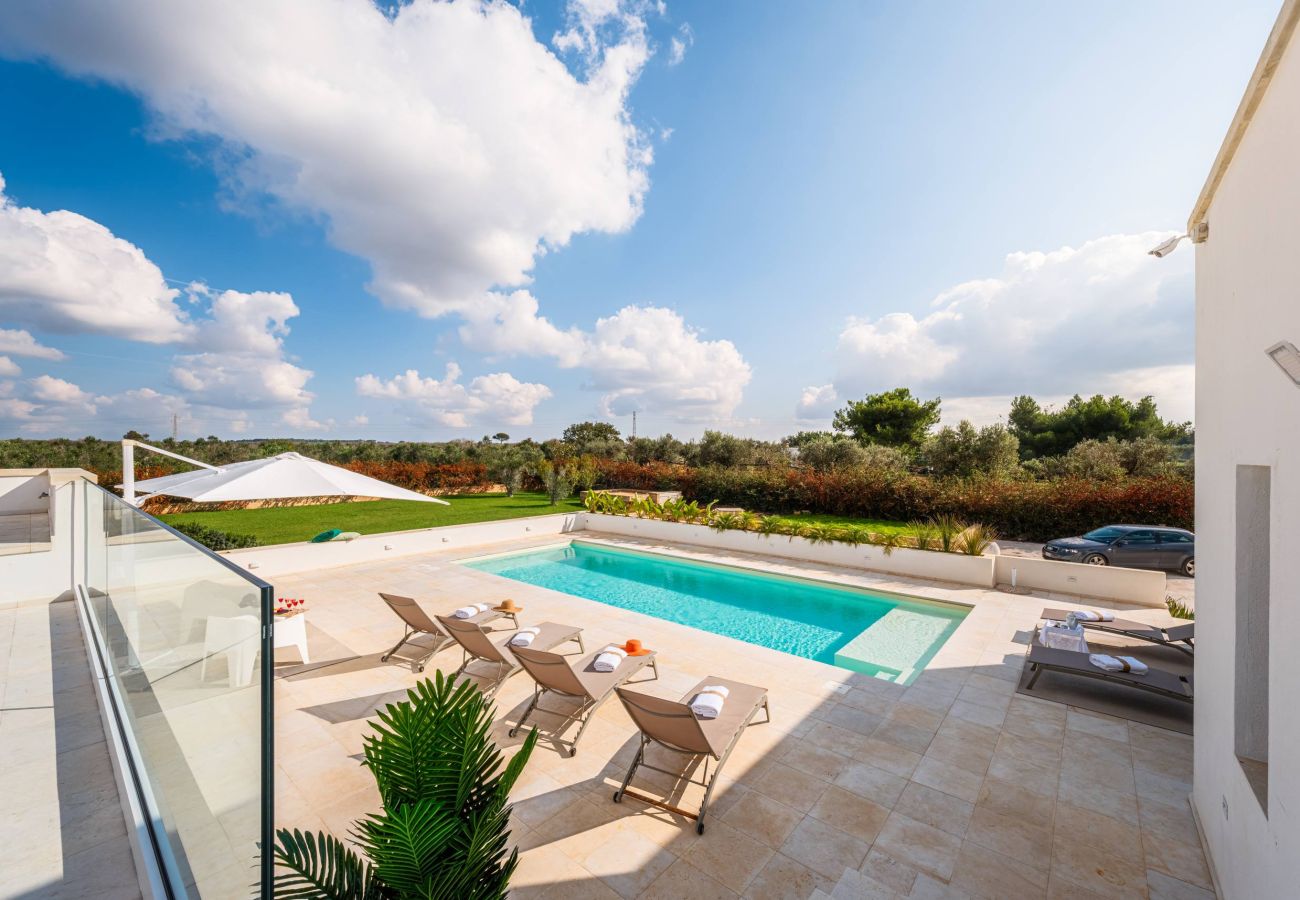 villa à Ugento - Villa de prestige avec piscine et grand jardin v750