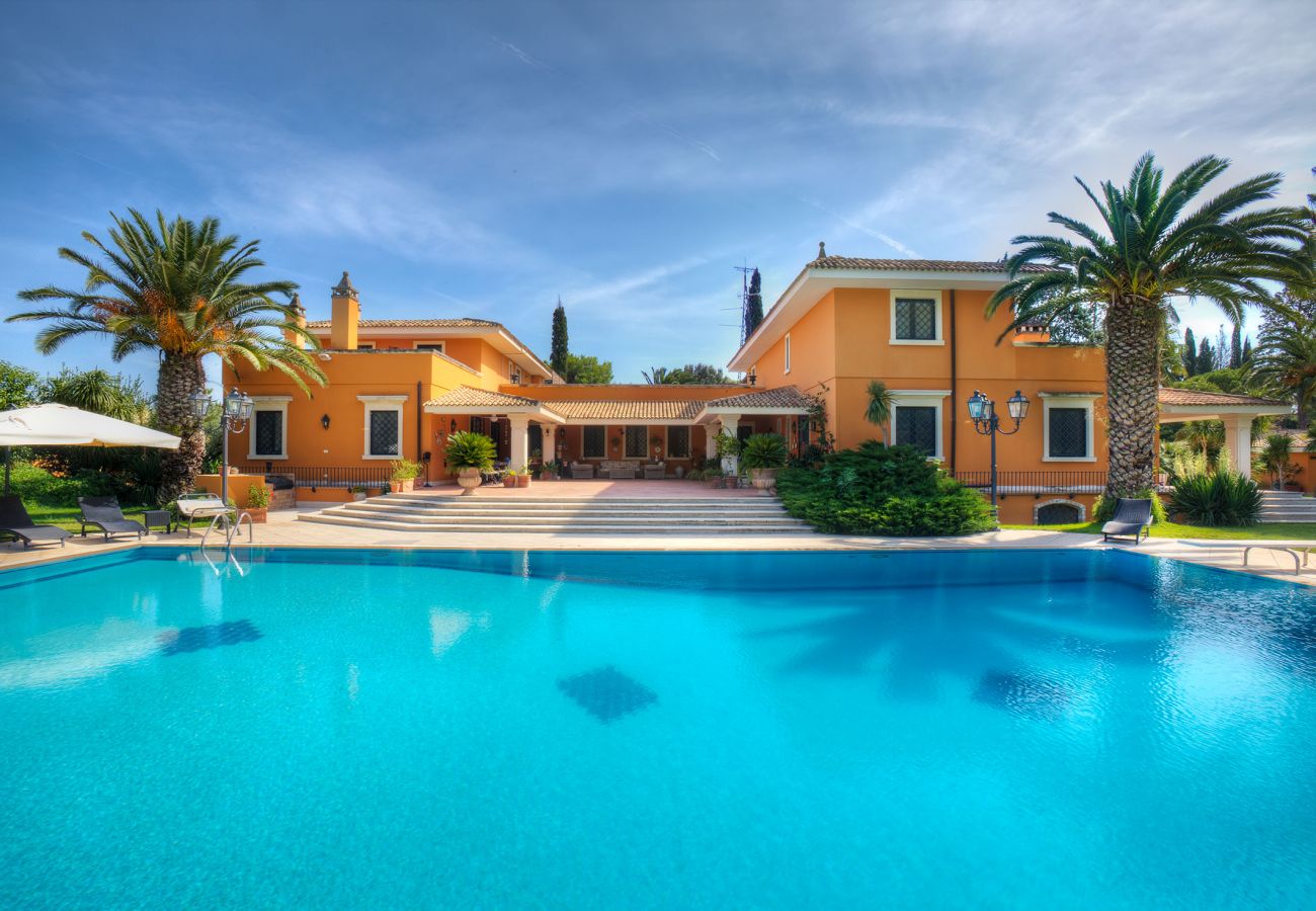 Appartamento a Lecce - Villa con piscina, biliardo, sauna, palestra, campo calcio, tennis, beach volley, lavastoviglie m991