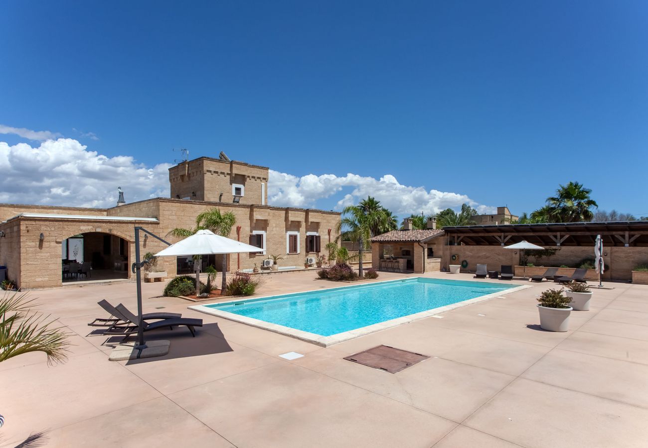Villa a Ugento - Masseria fortificata con piscina v770