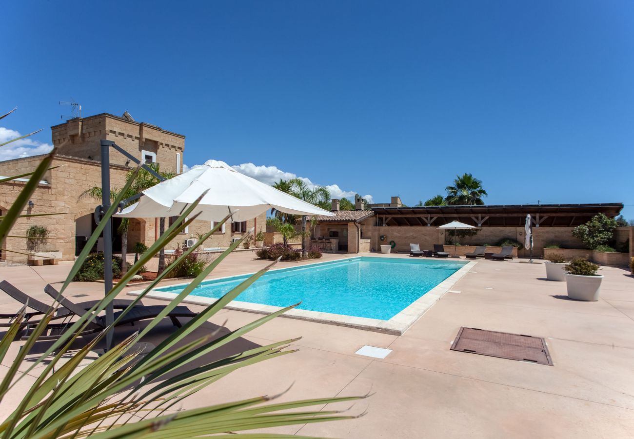 Villa a Ugento - Masseria fortificata con piscina v770
