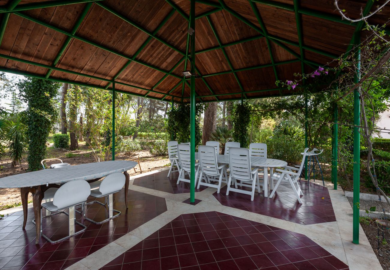 Villa a Oria - Villa grandissima piscina e verde giardino v215