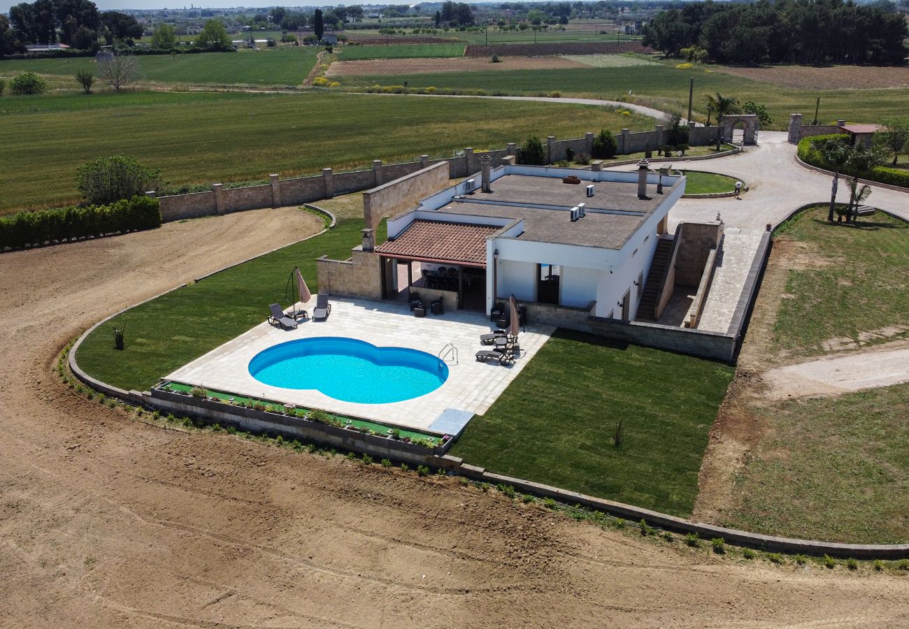 Villa a Galatina - Villa piscina idromassaggio sauna biliardo m860