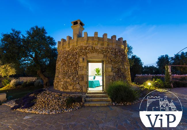 Villa a Carpignano Salentino - Masseria esclusiva in Puglia con piscina, jacuzzi, pajare, trulli m595