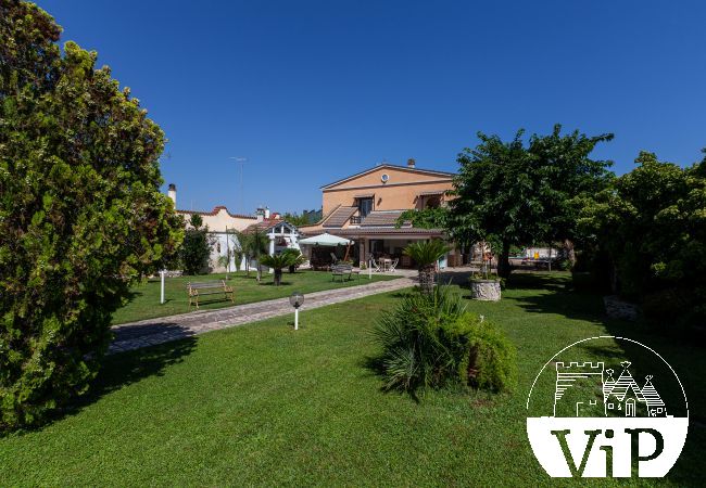 Casa a Spiaggiabella - Villa con giardino e piscina per bambini, vicino spiaggia, 5 camere e 4 bagni, m707