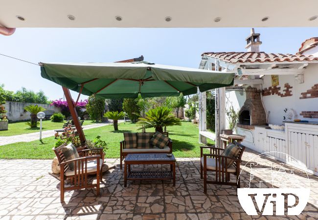 Casa a Spiaggiabella - Villa con giardino e piscina per bambini, vicino spiaggia, 5 camere e 4 bagni, m707