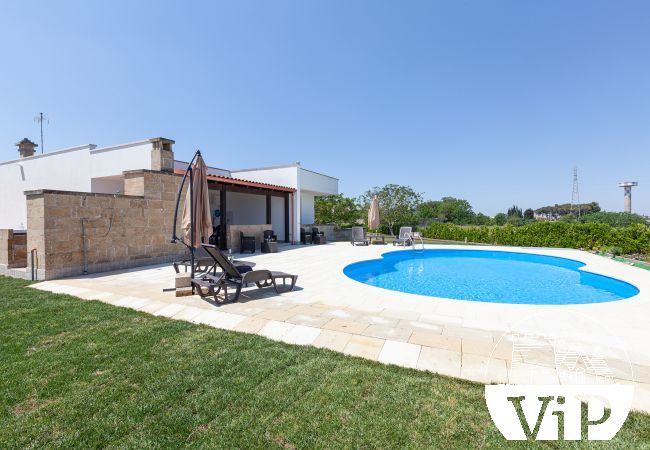 Villa a Galatina - Villa con piscina, idromassaggio, sauna, biliardo m860