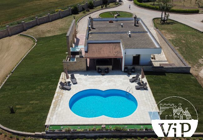 Villa a Galatina - Villa con piscina, idromassaggio, sauna, biliardo m860
