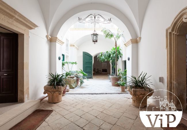 Villa a Corigliano d´Otranto - Palazzo storico con piscina nel borgo antico m600