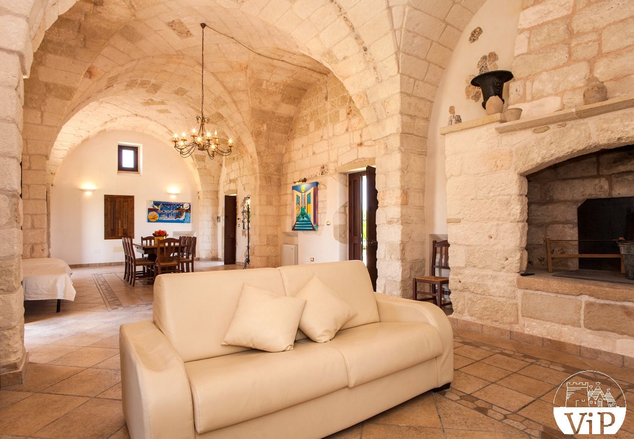 Villa a Melendugno - Masseria relax con piscina privata e trulli m590