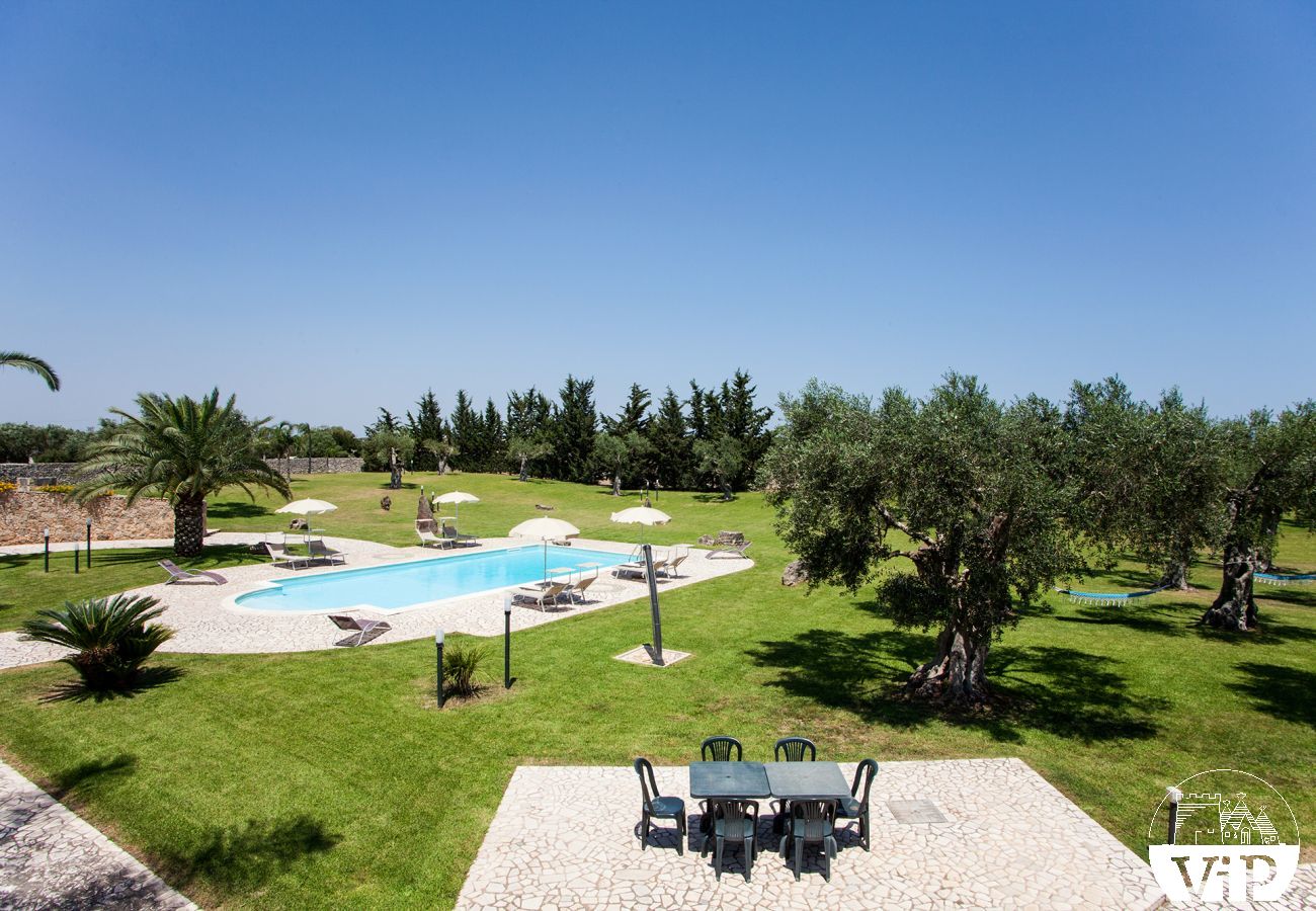 Villa a Melendugno - Masseria relax con piscina privata e trulli m590