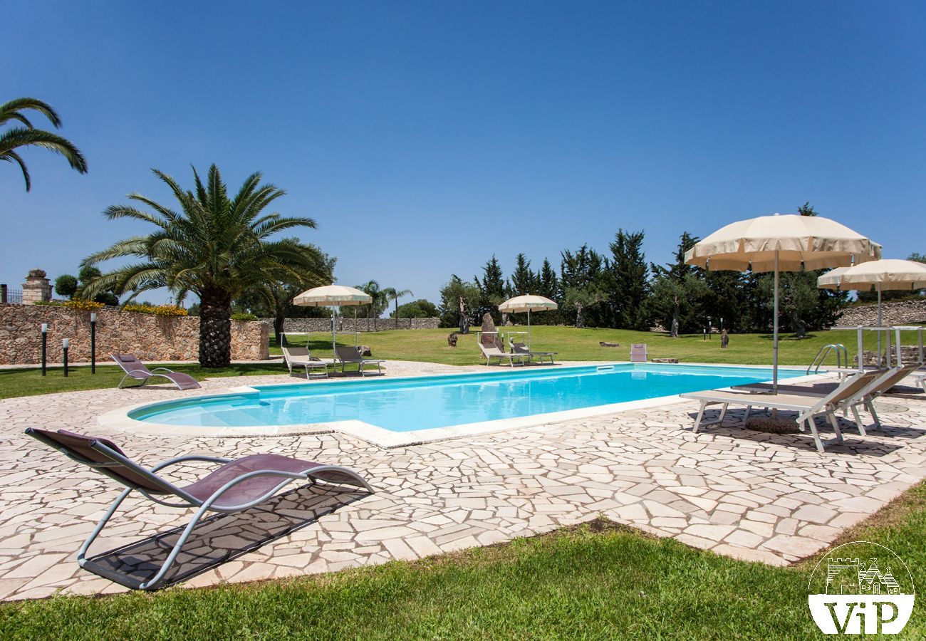 Villa a Melendugno - Masseria relax con piscina privata e trulli m590