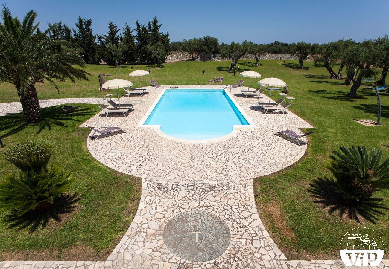 Villa a Melendugno - Masseria relax con piscina privata e trulli m590