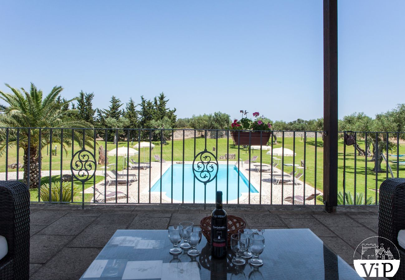 Villa a Melendugno - Masseria relax con piscina privata e trulli m590