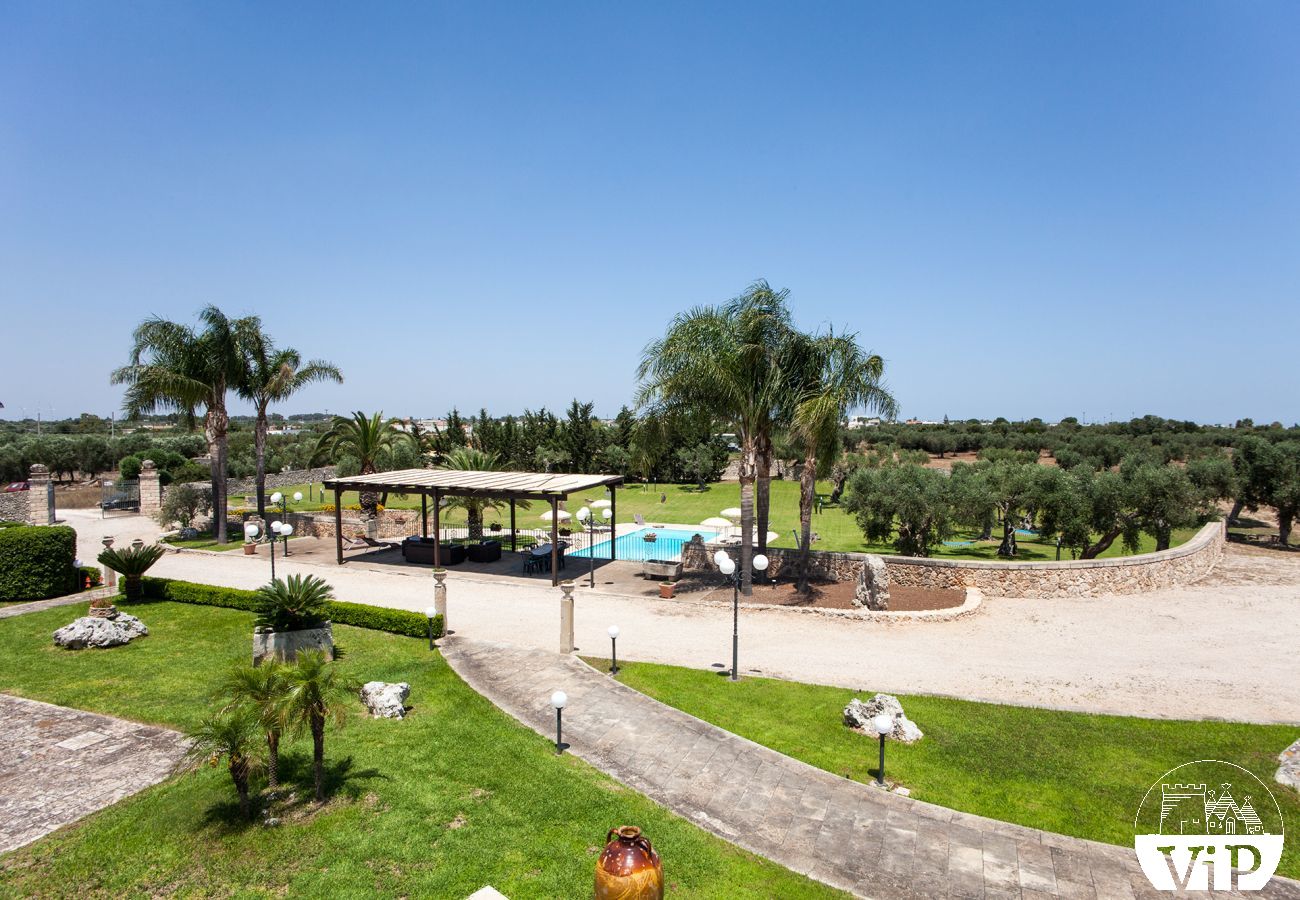 Villa a Melendugno - Masseria relax con piscina privata e trulli m590