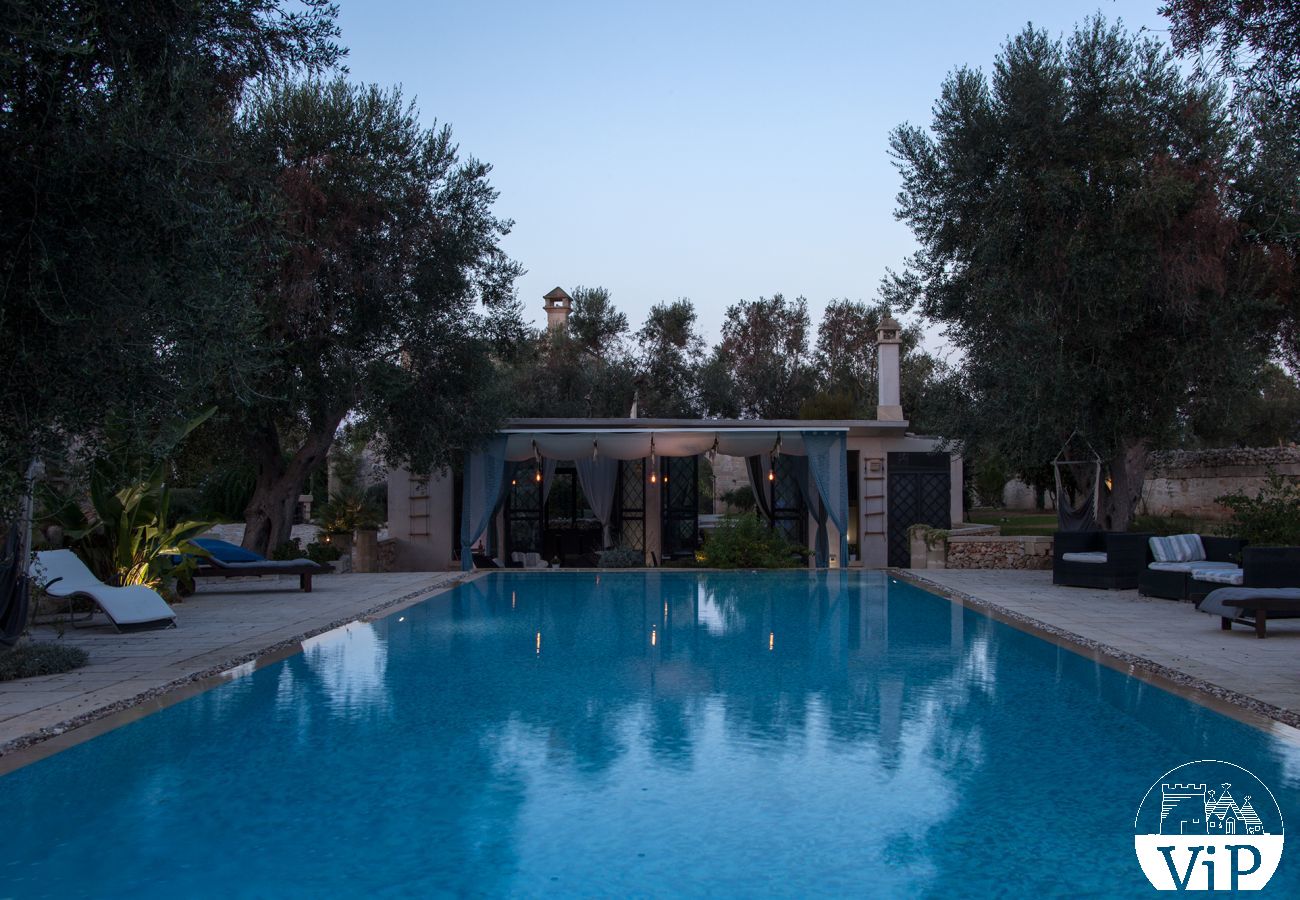 Villa a Carpignano Salentino - Masseria esclusiva in Puglia con piscina, jacuzzi, pajare, trulli m595