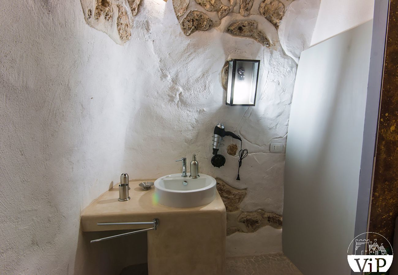 Villa a Carpignano Salentino - Masseria esclusiva in Puglia con piscina, jacuzzi, pajare, trulli m595