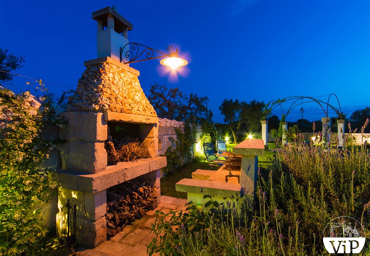 Villa a Carpignano Salentino - Masseria esclusiva in Puglia con piscina, jacuzzi, pajare, trulli m595