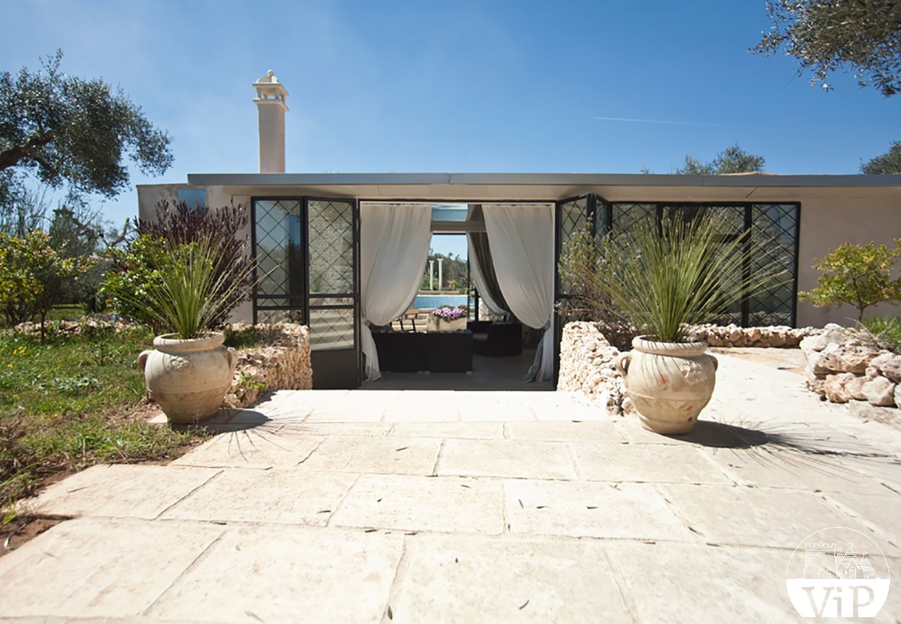 Villa a Carpignano Salentino - Masseria esclusiva in Puglia con piscina, jacuzzi, pajare, trulli m595