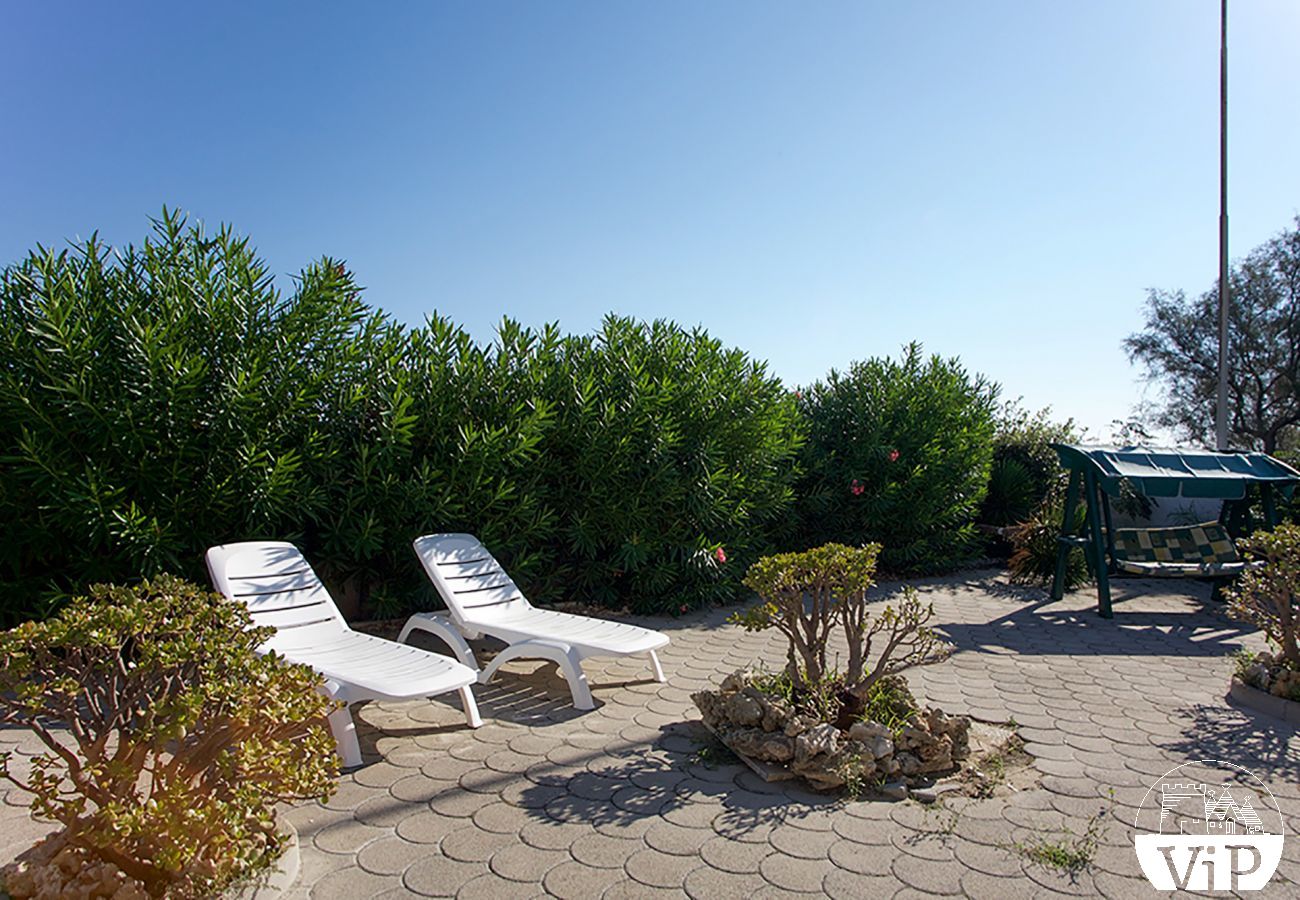 Villa a Spiaggiabella - Villa sulla spiaggia, vista mare Spiggiabella, 3 camere 2 bagni m711