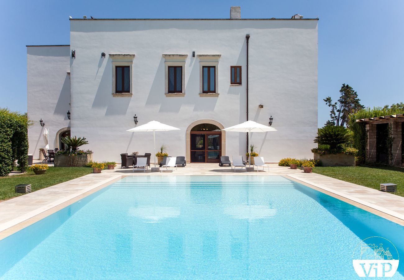 Villa a Galatina - Affitto villa di lusso per vacanze con piscina in Salento 5 camere 6 bagni m800