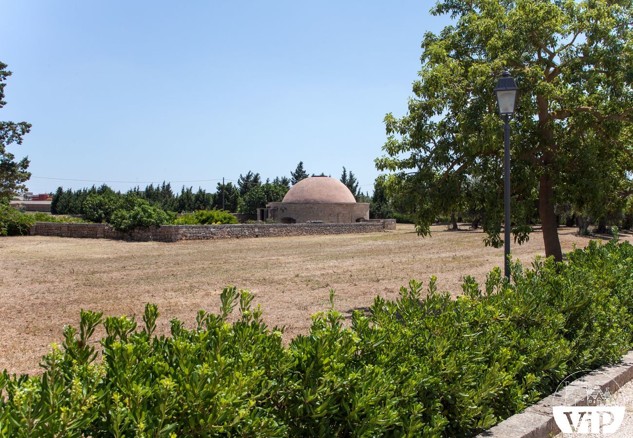 Villa a Galatina - Affitto villa di lusso per vacanze con piscina in Salento 5 camere 6 bagni m800