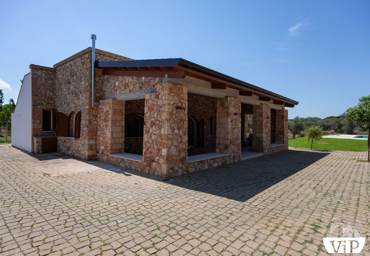 Villa a Vitigliano - Villa Salentina vicina al mare (sia spiaggia che costa rocciosa) con piscina privata m250